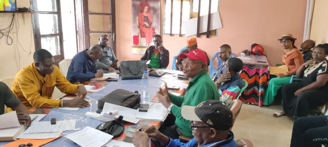 Le Président Honoré YOSSI présidant la 3ᵉ réunion préparatoire